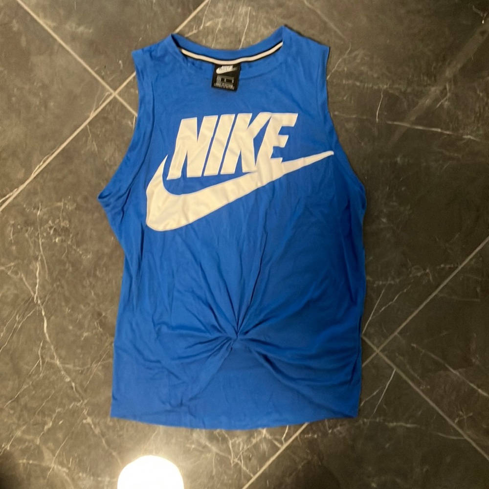 Nike tank medium